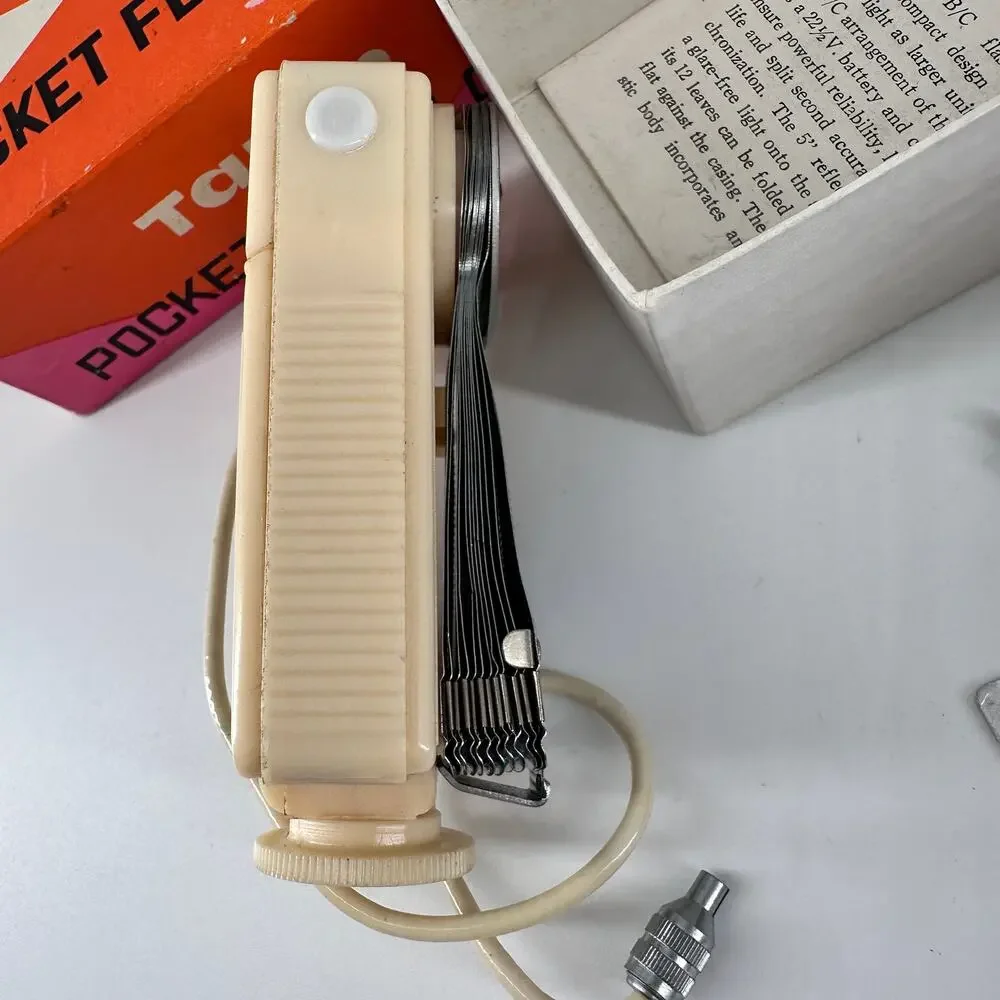 Vintage Taron Pocket Flash Gun B.C. Type w/ Box Leather Case Instructions